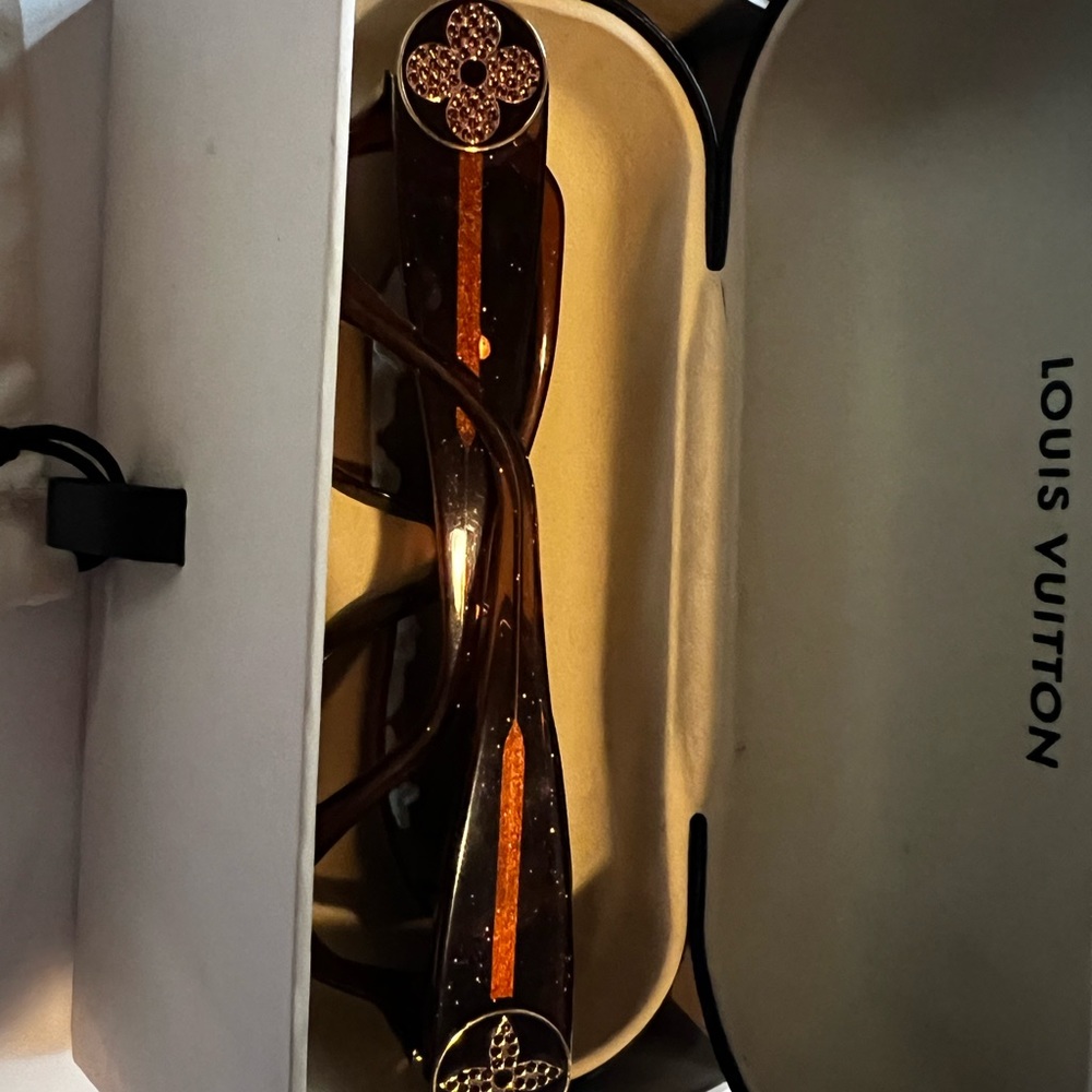 Louis Vuitton Hortensia Sunglasses - Picture 10 of 13